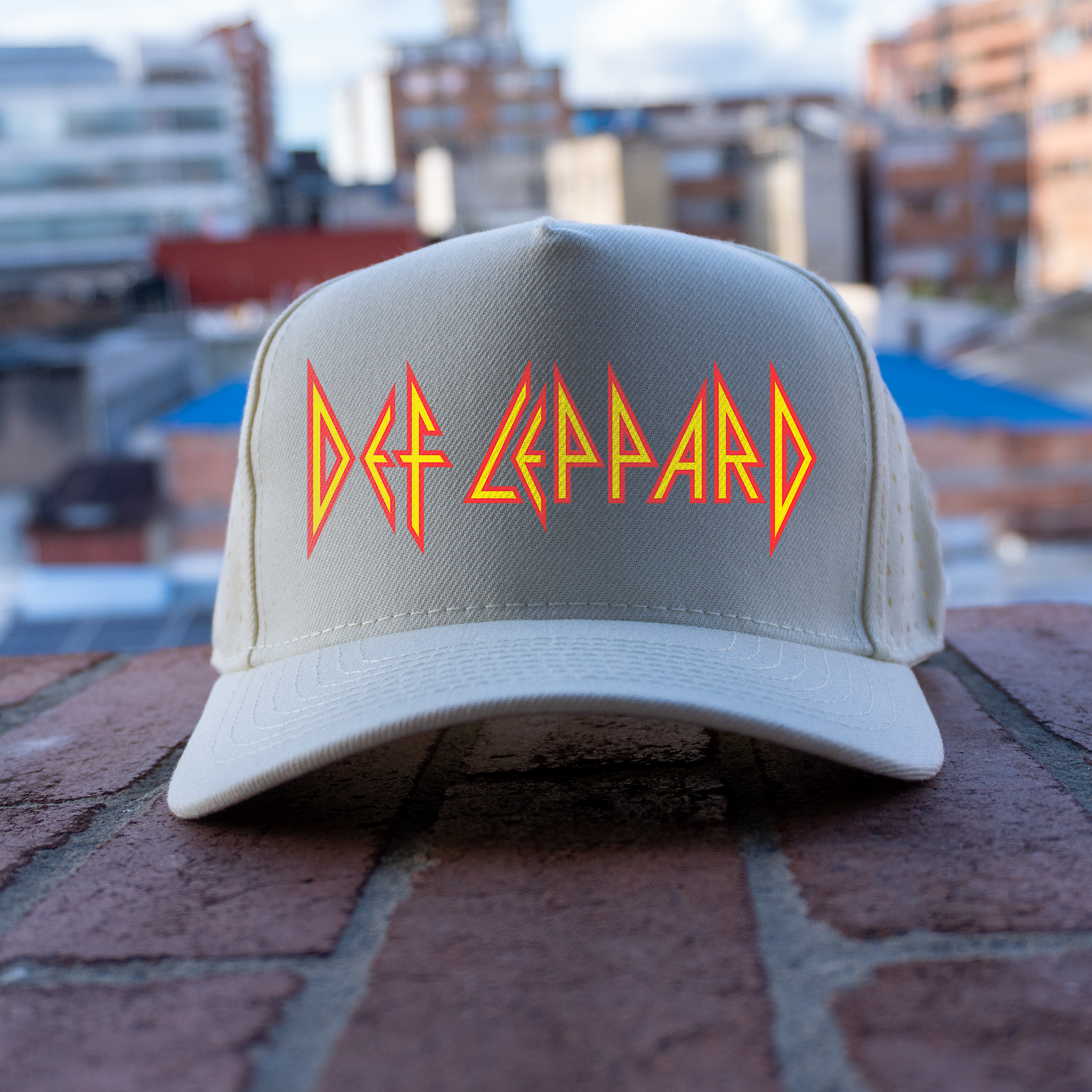 Gorra 5 Paneles Def Leppard Hueso/Beige
