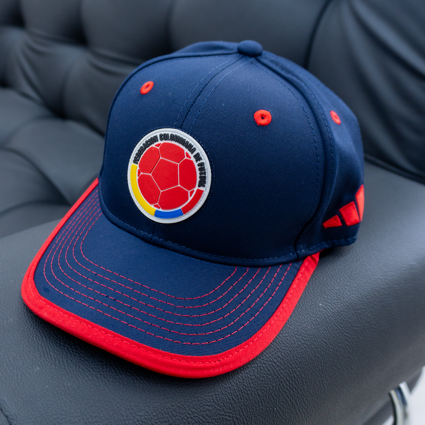 Gorra Selección Colombia Mundial 2026 | Azul y Rojo | Karisma