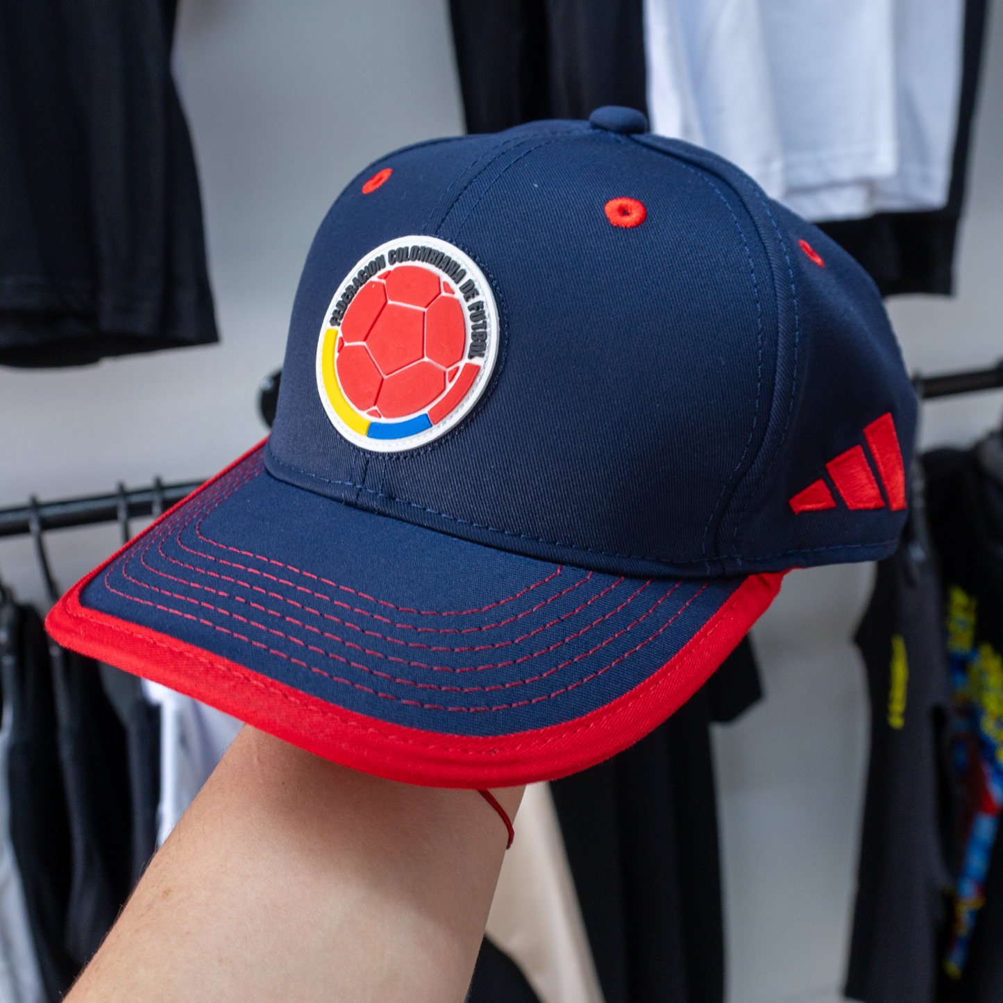 Gorra Selección Colombia Mundial 2026 | Azul y Rojo | Karisma